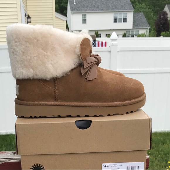 UGG Classic Mini II CNY - Picture 3 of 10